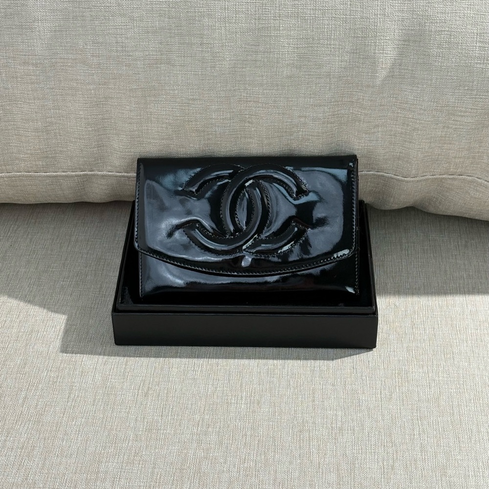 CHANEL Black Patent Leather CC Zip Wallet / Clutch